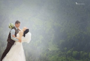 Восхитительная фотосессия на фоне гор