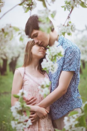 Love story в цветущем саду