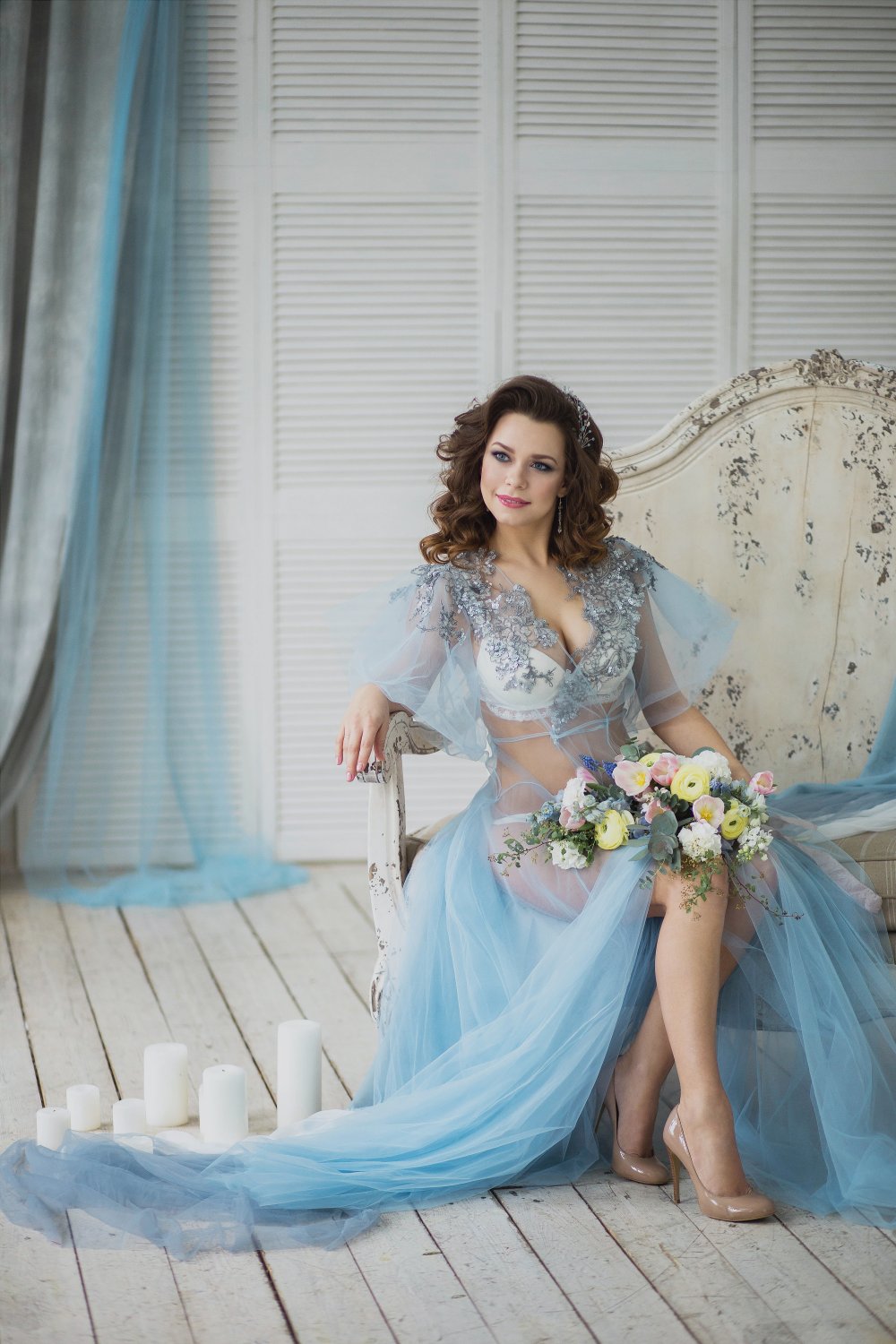 Платье невесты голубое