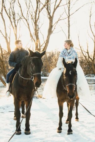 Зимняя прогулка на лошадях