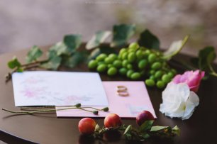 Свадебная полиграфия на столе