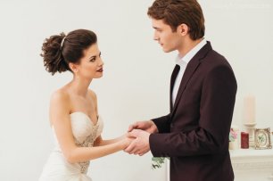 Фотосессия жениха и невесты в белоснежной студии