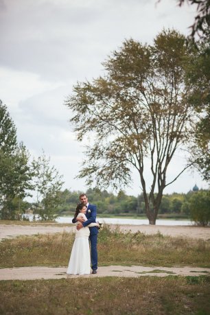 Радостная свадебная прогулка