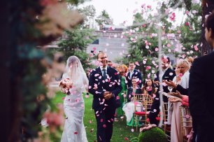 Конфетти на свадебной церемонии