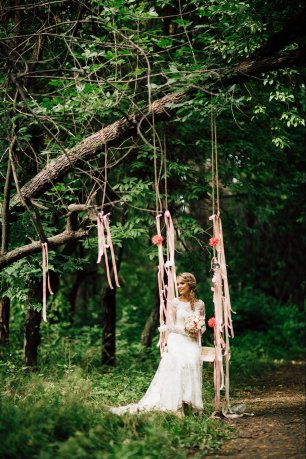 Свадебные качели