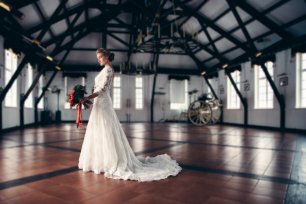 Платье со шлейфом