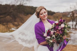 Фиолетовый свадебный букет