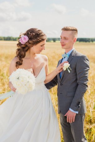 Свадебная прогулка в поле