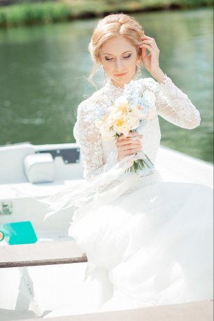 Лодочная прогулка на свадьбе