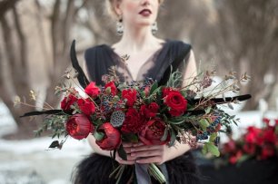 Шикарная зимняя свадьба в оттенках черного и марсала