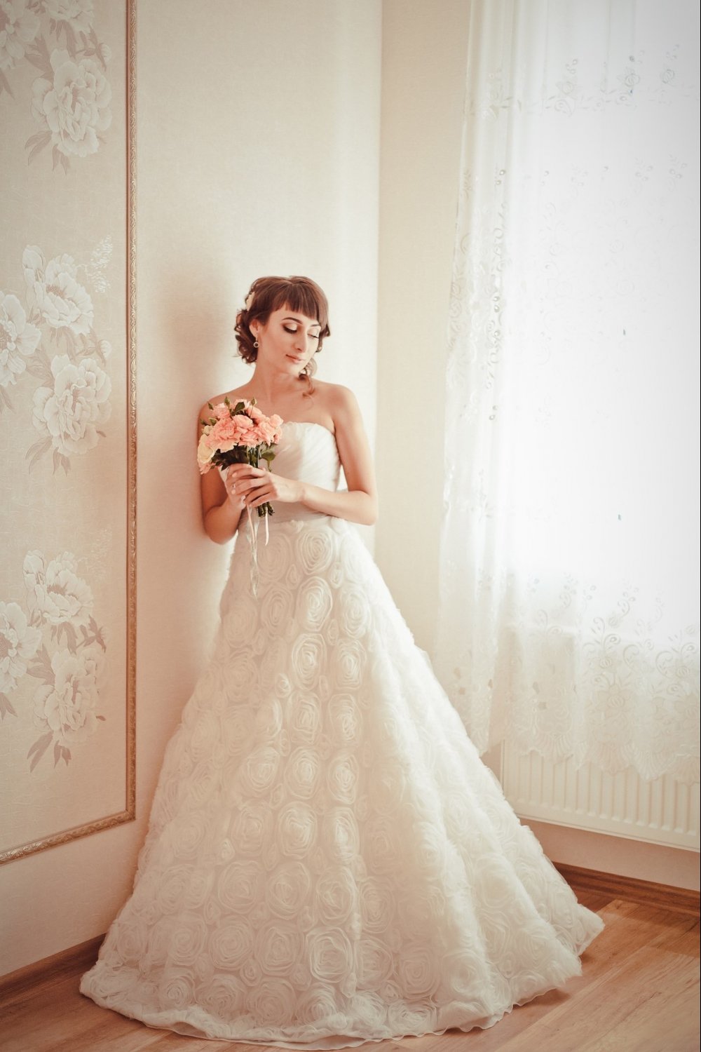 Платье невесты с оригинальной юбкой