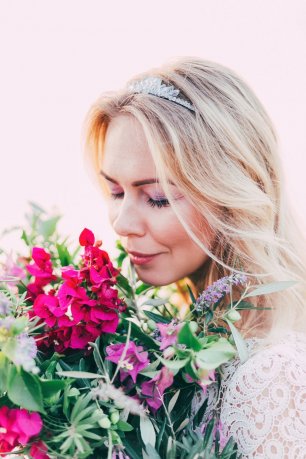 Яркий макияж невесты в фиолетовых тонах