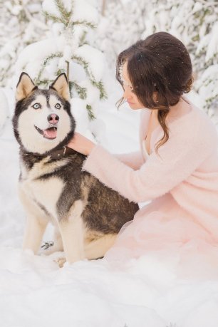 Девушка с собакой