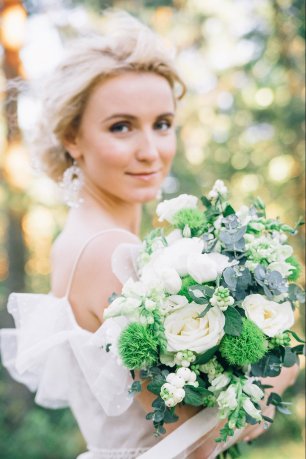 Невеста с букетом
