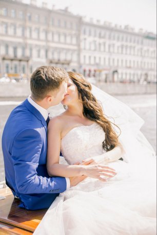 Прогулка молодоженов на катере