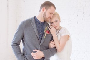 Серый пиджак жениха