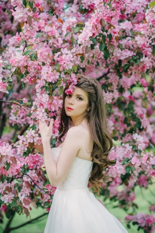 Прогулка в Польском саду в цветах сакуры