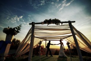 Выездная церемония на закате