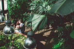 Свадебная фотосессия в оранжерее