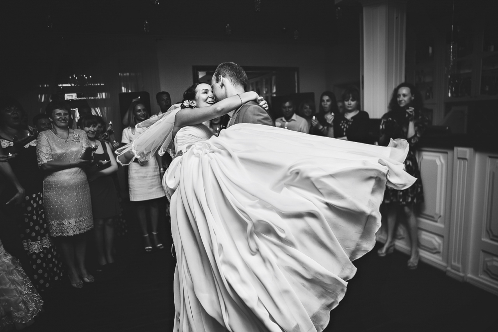 свадебный банкет, танцы, танец молодоженов, свадебный танец