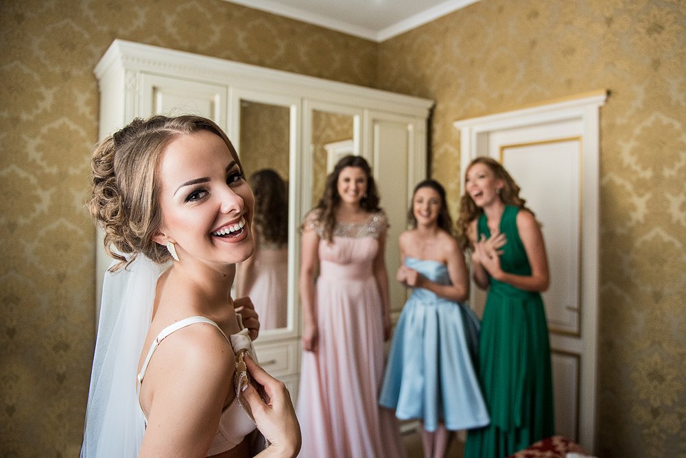 То счастье в глазах, когда утро твоего главного дня проходит на одном дыхании в присутствии любимых подруг! И скоро-скоро главные герои этого дня встретятся!!!!