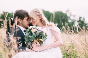 Свадебная фотосессия на поляне