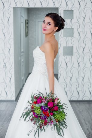 Букет невесты в цвете фуксия