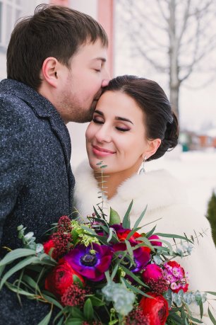 Счастливая улыбка невесты