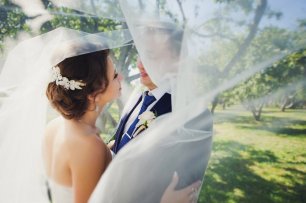 Фотосессия жениха и невесты. Фата