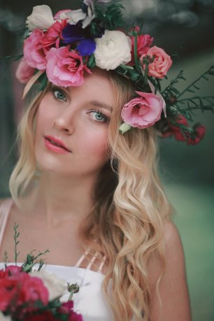 Венок с большими цветами