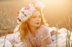 Большой цветочный венок с пионами