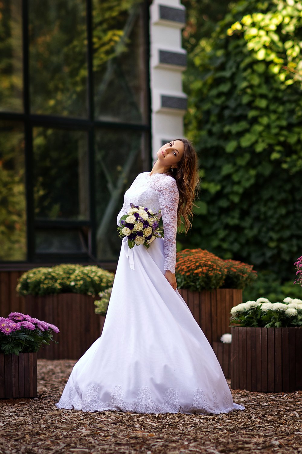 Невеста в белоснежном платье