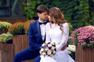 Счастливые молодожены