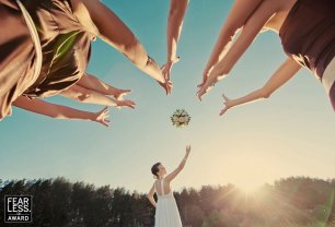 Кому же достанется букет невесты?