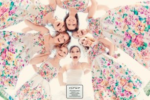 Подружки невесты в цветочных платьях