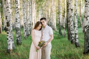 Предсвадебная фотосессия в лесу