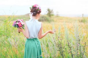 Прическа с косой и цветочным венком