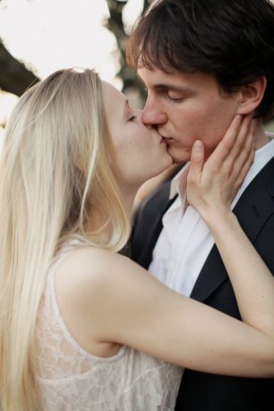 Поцелуй молодоженов