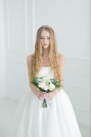 Букет с белым анемонами