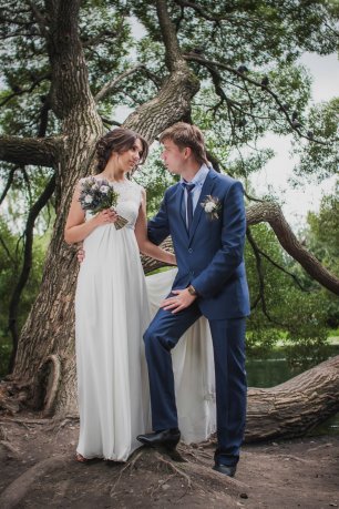 Летняя фотосессия на берегу водоёма