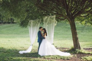 Свадебная фотозона с занавесками