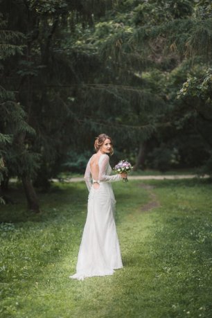 Чудесное платье с открытой спиной