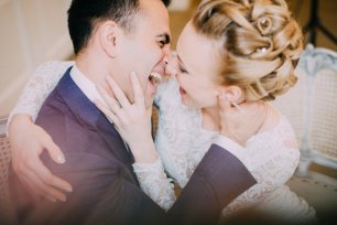 Веселые объятия