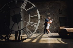 Фотостудия с часами