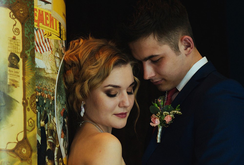 Фото сделано на курсе "Свадебный фотограф". Руководитель: Яна Данилова https://vk.com/yadanilova,
Модели: Антон и Екатерина
Макияж: Юлия Немешаева http://vk.com/id24392315
Прическа: Олеся Батуева http://vk.com/id27528267
Бутоньерка: Студия "Винтаж"
Место: Караоке-клуб Kovёr http://vk.com/kover_karaoke
Фотограф: Устьянцева Ольга https://vk.com/olgayst90