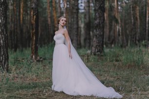 Платье и фата из легкой ткани