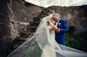 Фотосессия на фоне развалин