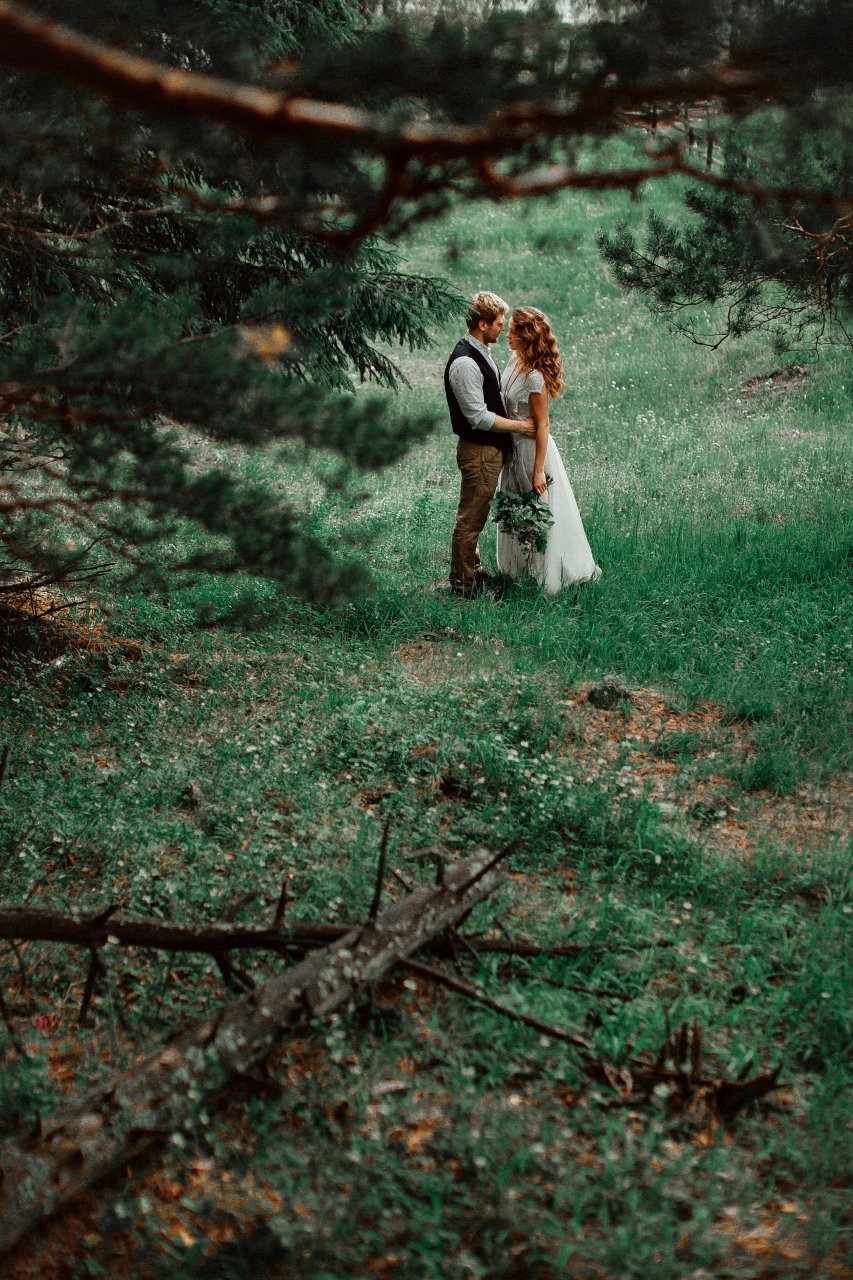 Кантри свадьба. Прогулка по лесу