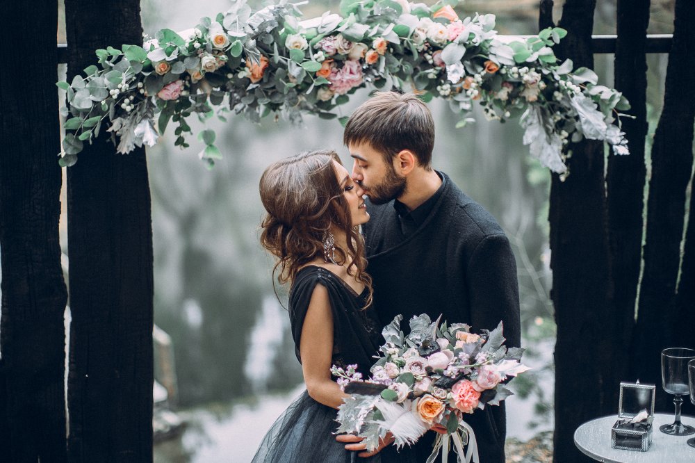 Зимняя свадебная фотосессия с совами.