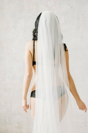 Длинная фата невесты